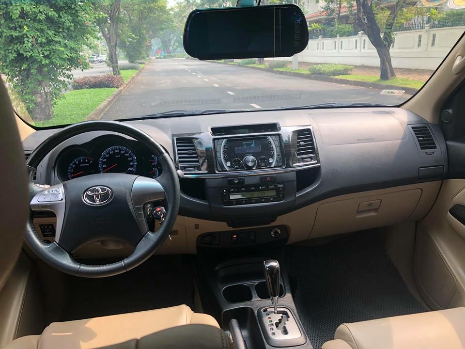 gia đình cần bán Fortuner 2014, số tự động máy xăng, màu xám lông chuột