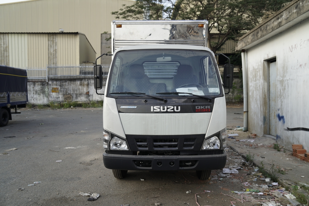 Xe tải Isuzu thùng kín, Giá cạnh tranh, Hỗ trợ vay góp ngân hàng cao
