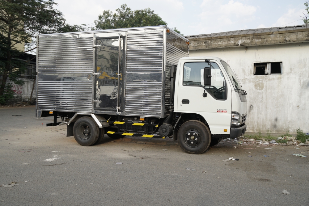 Xe tải Isuzu thùng kín, Giá cạnh tranh, Hỗ trợ vay góp ngân hàng cao