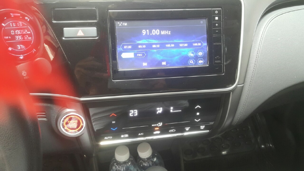 Bán Honda City TOP 1.5CVT màu trắng số tự động sản xuất 2018 đi 19000km