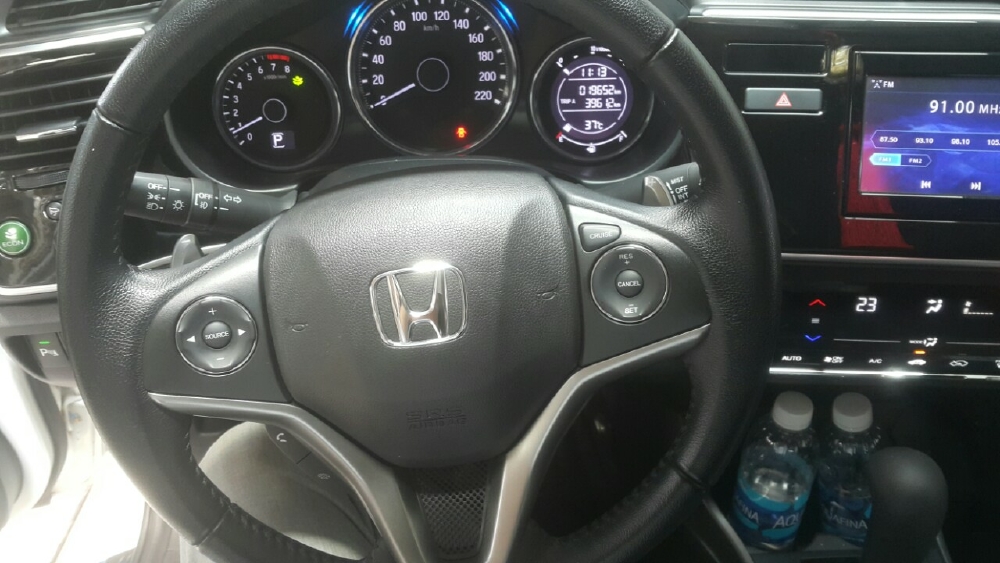 Bán Honda City TOP 1.5CVT màu trắng số tự động sản xuất 2018 đi 19000km