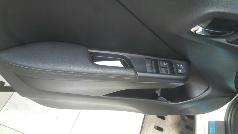 Bán Honda City TOP 1.5CVT màu trắng số tự động sản xuất 2018 đi 19000km