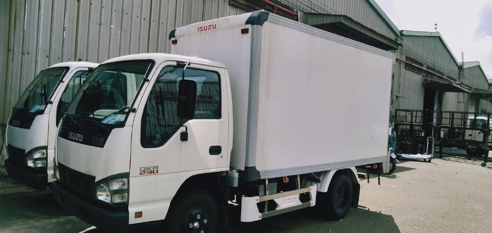 xe tải isuzu qkr230 1 tấn thùng bảo ôn 2019
