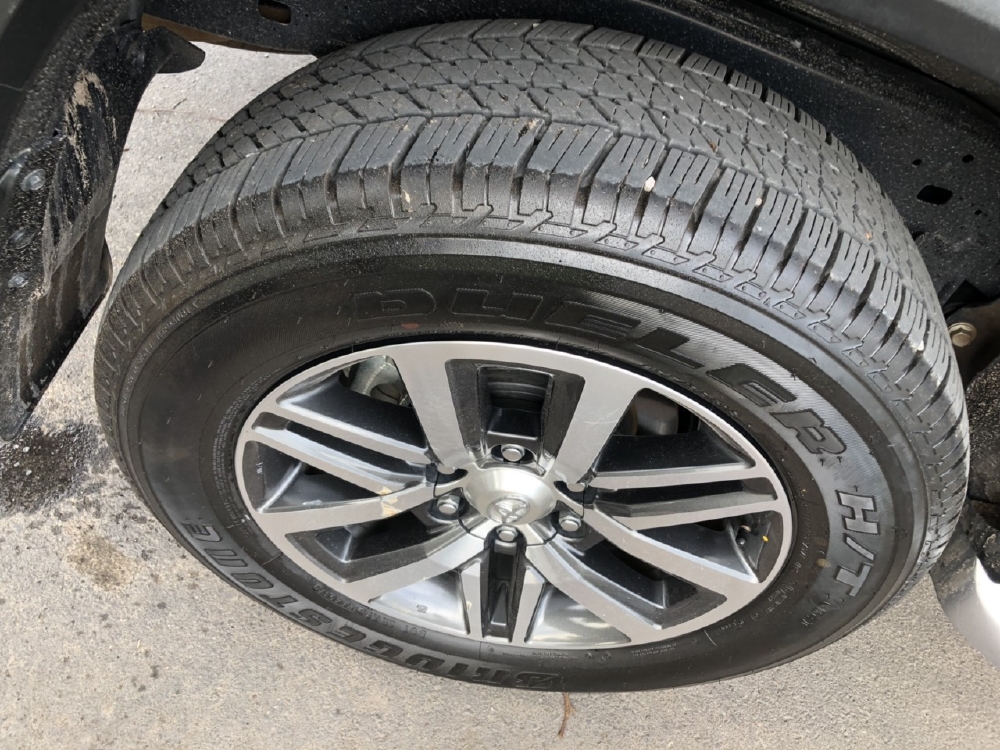 Bán Fortuner 2.8V 2019 máu dầu 2 cầu tự động, màu đen, siêu lướt