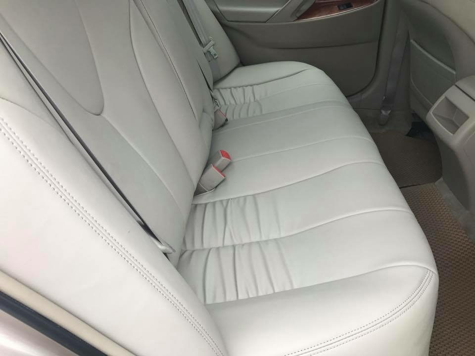Nhà cần tiền bán gấp xe Toyota Camry LE đời 2007 số tự động màu nâu vàng