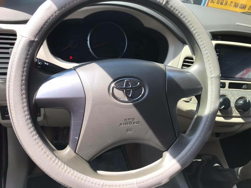 Gia đình cần bán xe Innova 2015, số sàn, màu vàng cát, zin cọp.