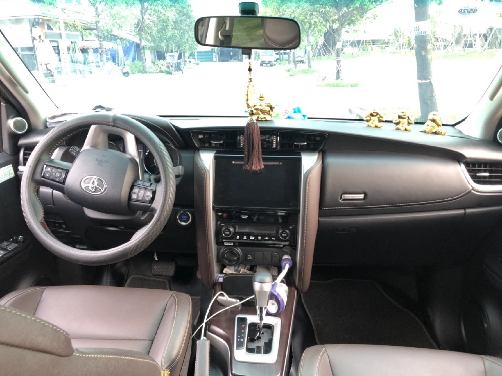 Bán Fortuner 2.8V 2019 máu dầu 2 cầu tự động, màu đen, siêu lướt