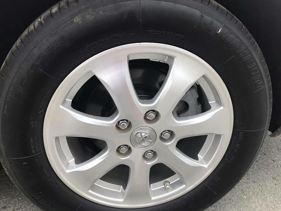 Nhà cần tiền bán gấp xe Toyota Camry LE đời 2007 số tự động màu nâu vàng