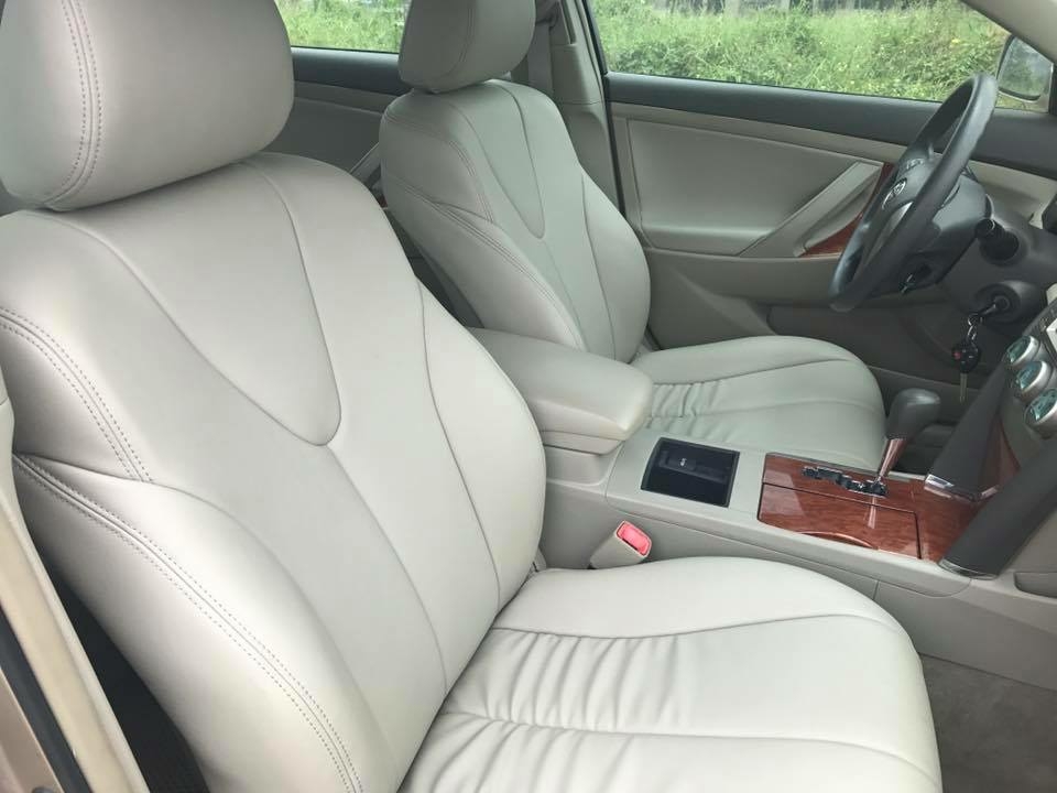 Nhà cần tiền bán gấp xe Toyota Camry LE đời 2007 số tự động màu nâu vàng