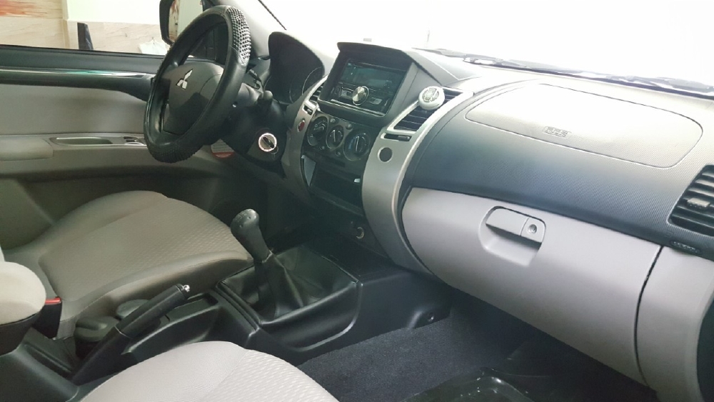 Bán Pajero 4x2 dầu 2016, màu nâu, đúng chất, biển TP, giá TL