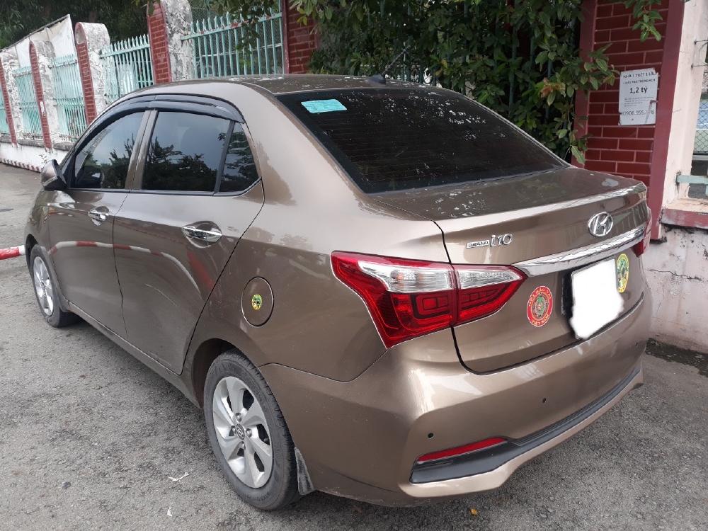 Bán I10 1.2MT sedan 2018, màu nâu, giá TL, hổ trợ góp