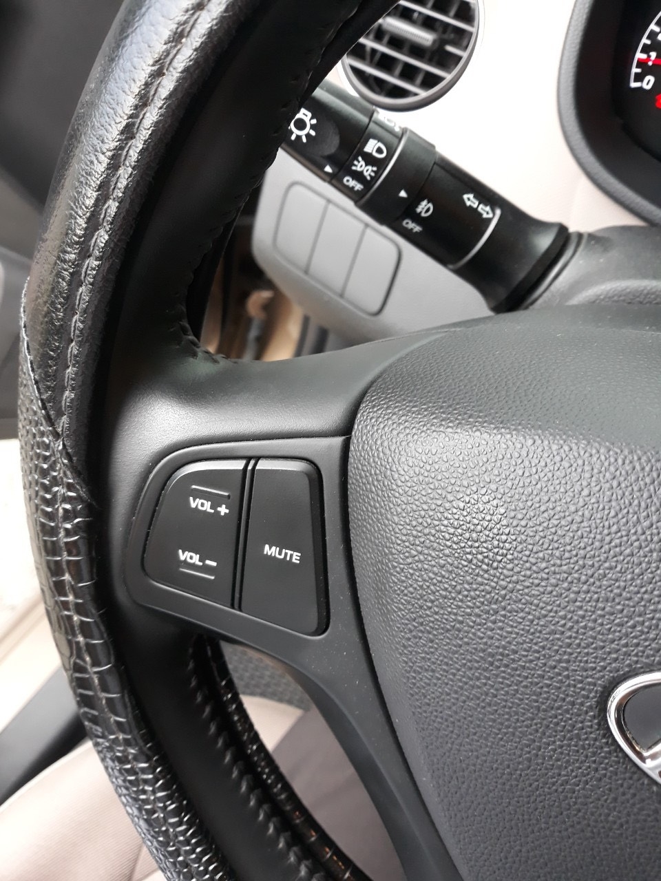 Bán I10 1.2MT sedan 2018, màu nâu, giá TL, hổ trợ góp