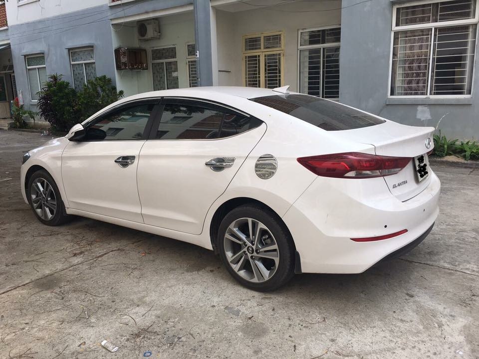 Gia đình cần bán Elentra 12/2018, số tự động, màu trắng