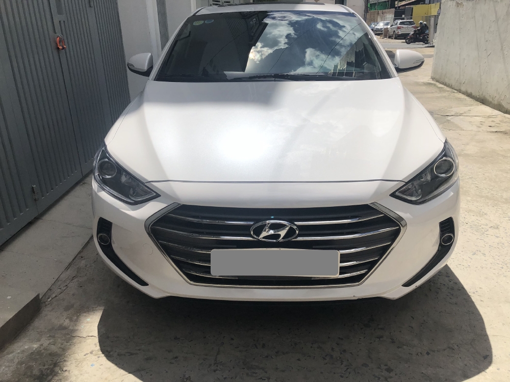 Bán Huyndai Elantra 2019 tự động trắng thể thao chính chủ