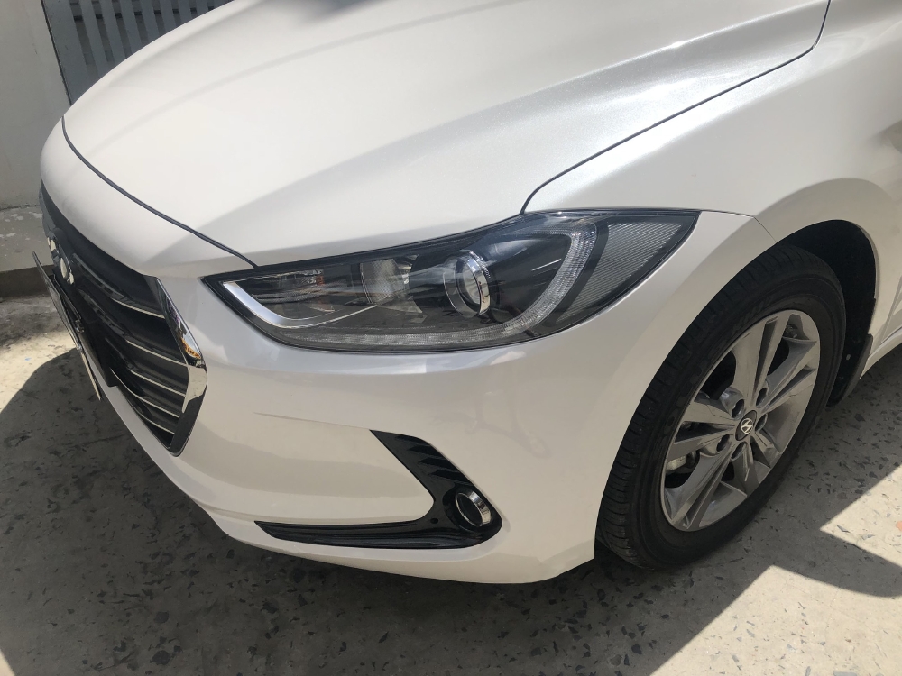 Bán Huyndai Elantra 2019 tự động trắng thể thao chính chủ