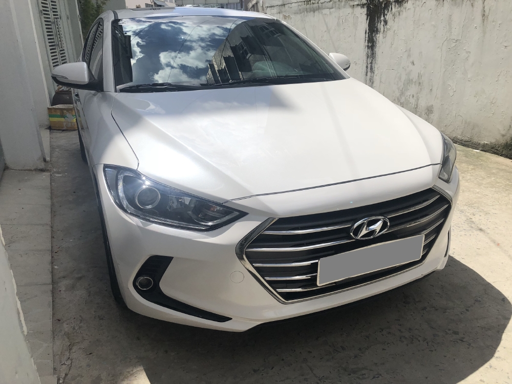 Bán Huyndai Elantra 2019 tự động trắng thể thao chính chủ