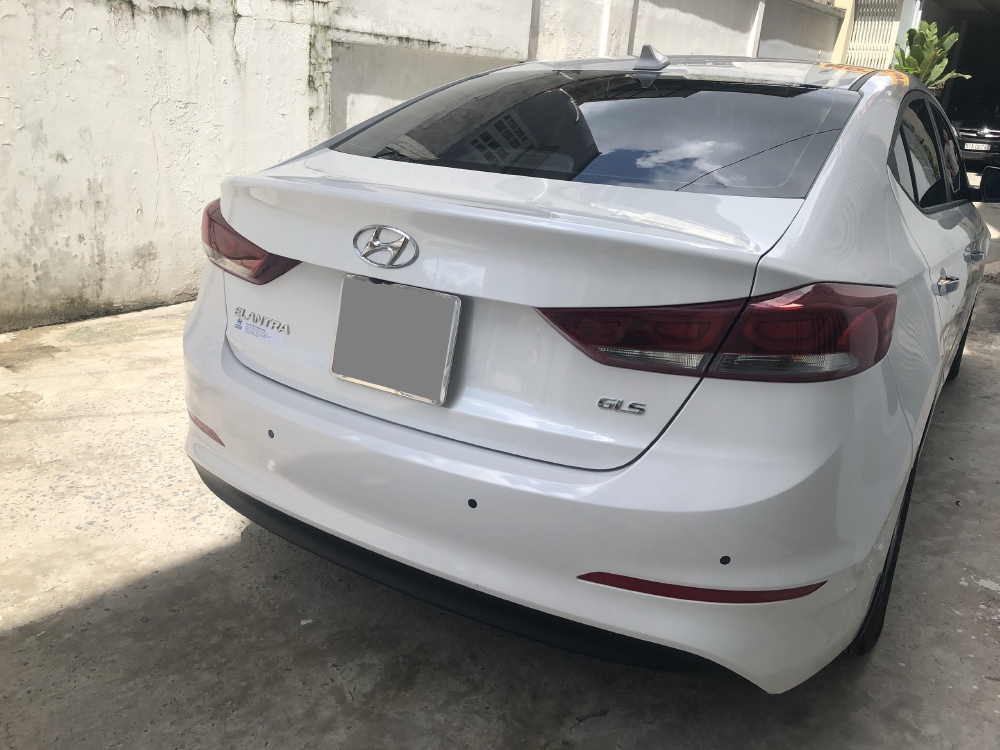 Bán Huyndai Elantra 2019 tự động trắng thể thao chính chủ