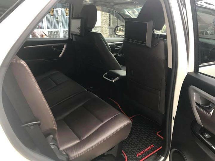 Gia đình cần bán Fortuner 2018, số tự động. máy xăng, hai cầu, màu trắng