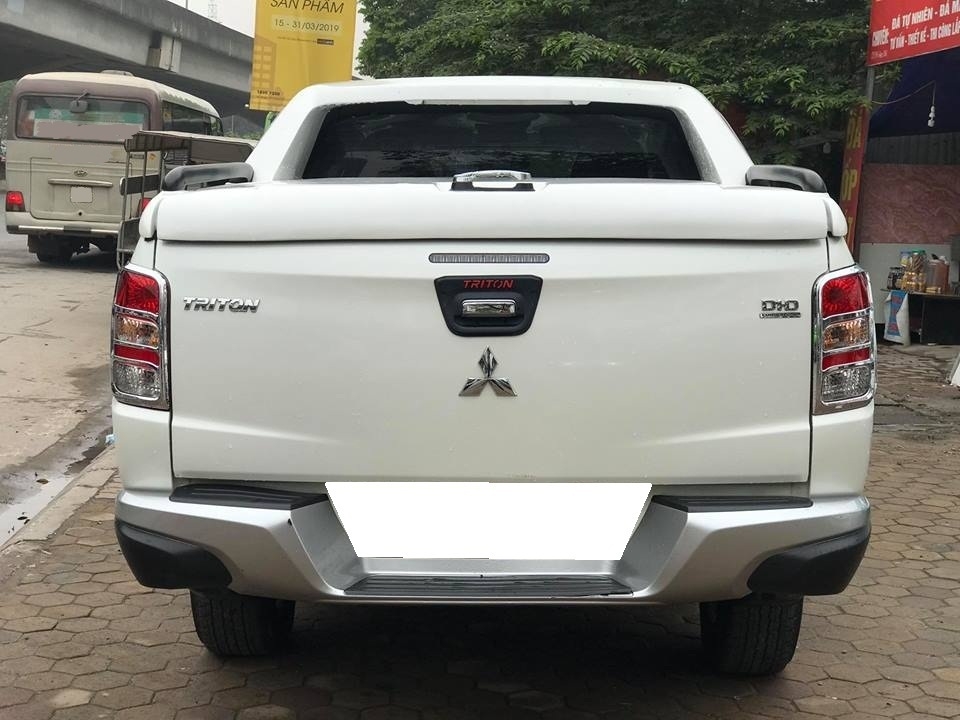 Gia đình cần bán Triton 2018, số tự động, máy dầu, màu trắng