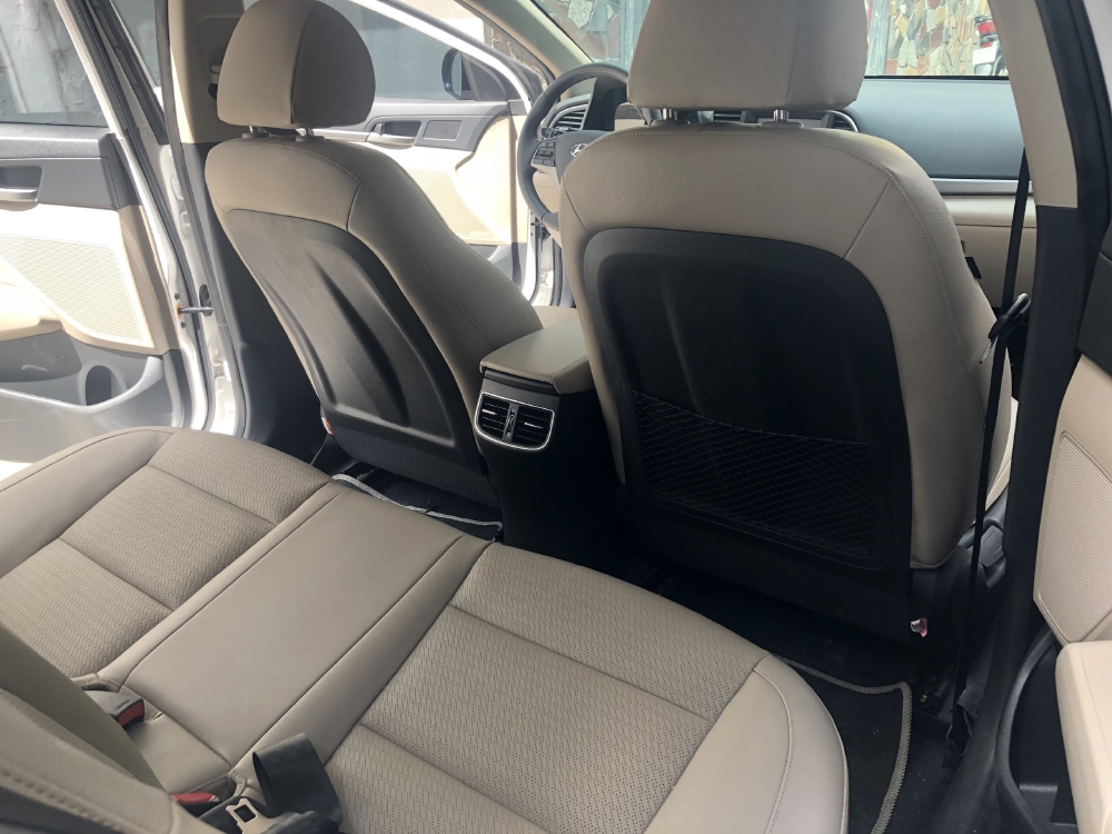 Bán Huyndai Elantra 2019 tự động trắng thể thao chính chủ