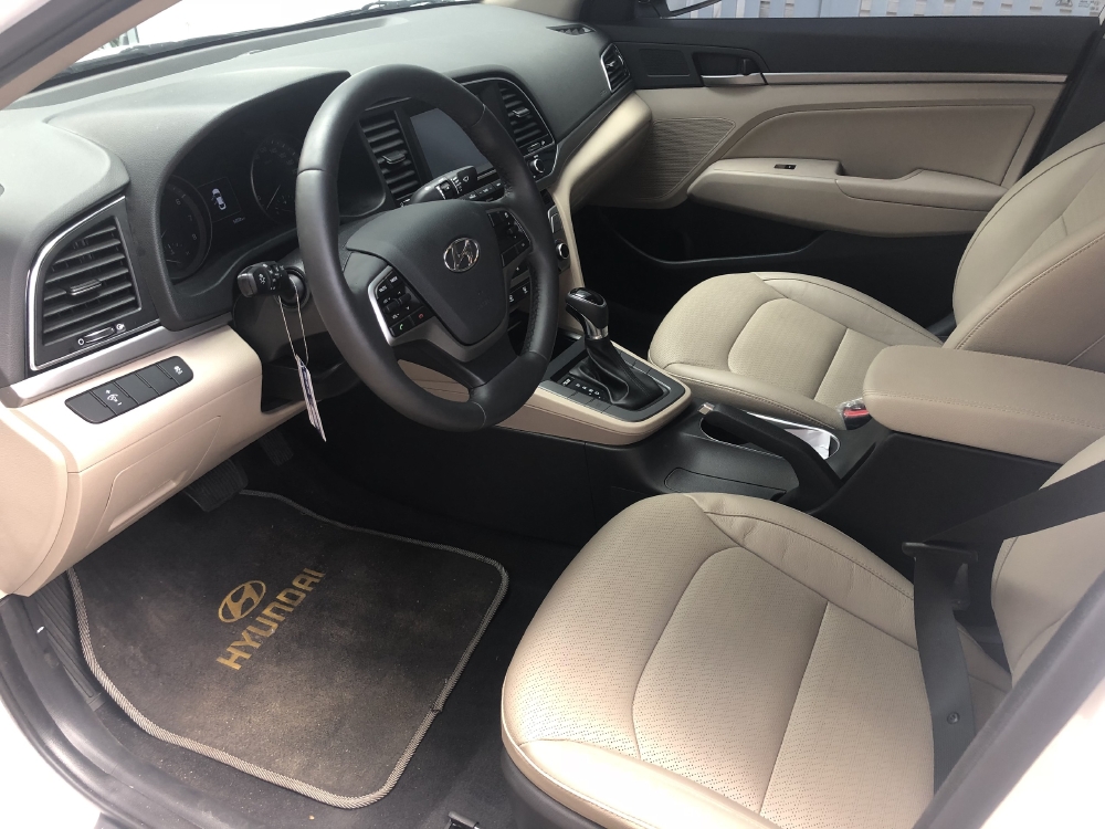 Bán Huyndai Elantra 2019 tự động trắng thể thao chính chủ