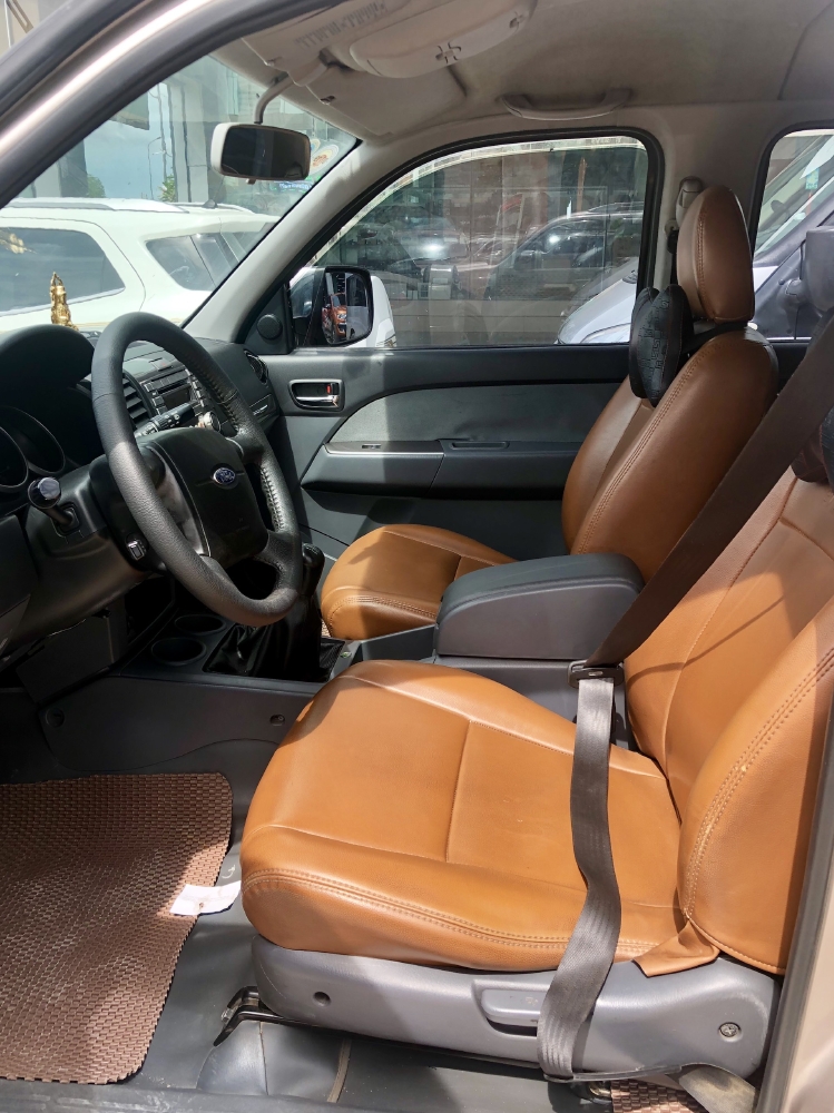Bán Ford Everest 01 cầu sx 2015.Xe bán tại hãng