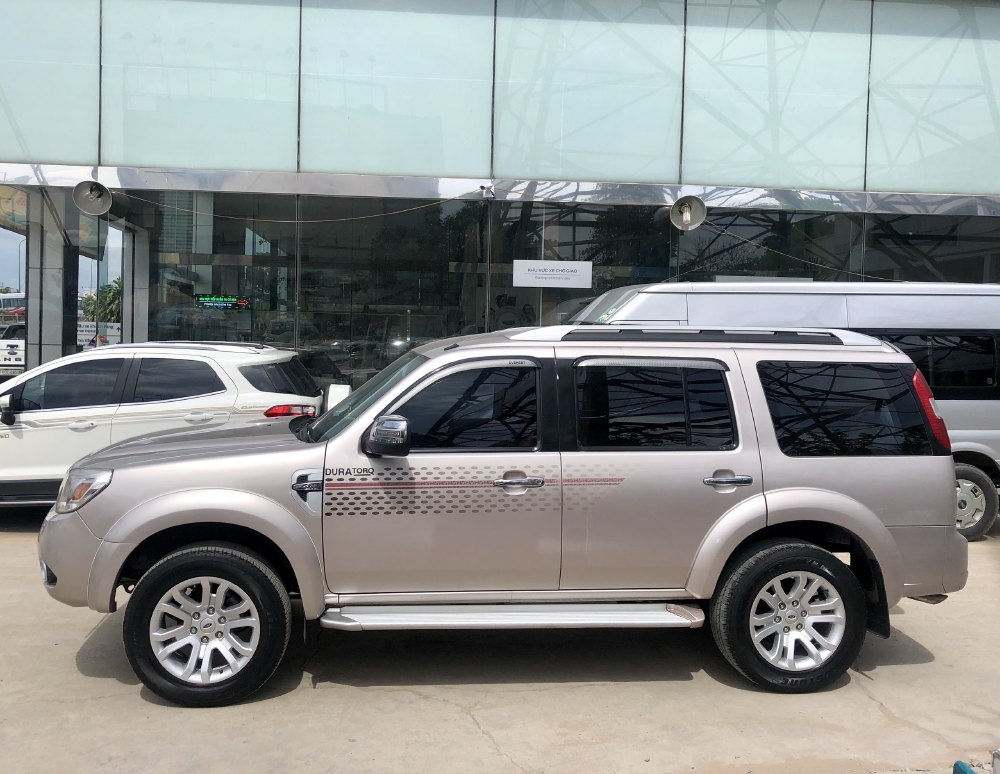 Bán Ford Everest 01 cầu sx 2015.Xe bán tại hãng