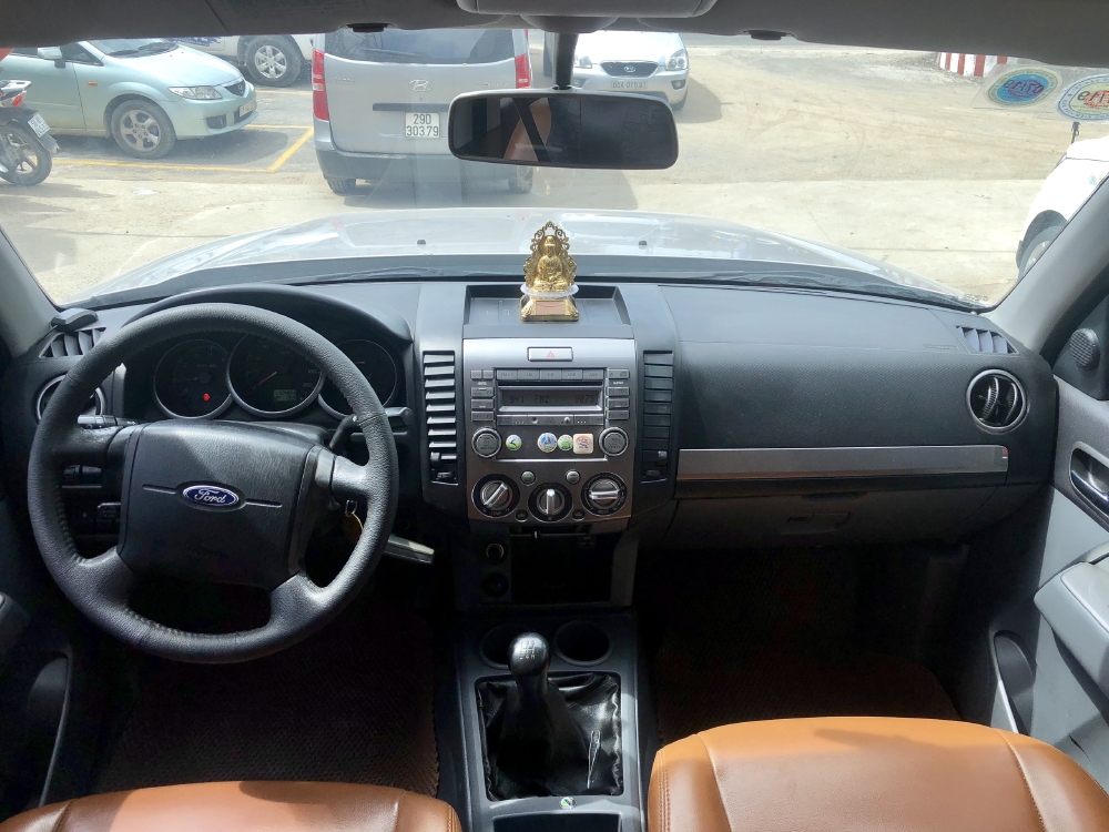 Bán Ford Everest 01 cầu sx 2015.Xe bán tại hãng