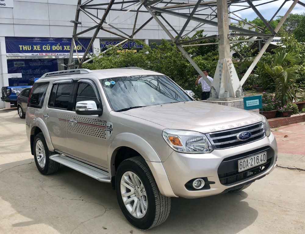 Bán Ford Everest 01 cầu sx 2015.Xe bán tại hãng