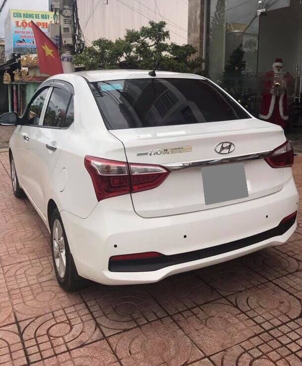 Bán Hyundai I10 số sàn 1,2 màu trắng 2018 xe gia đình đi kỹ.