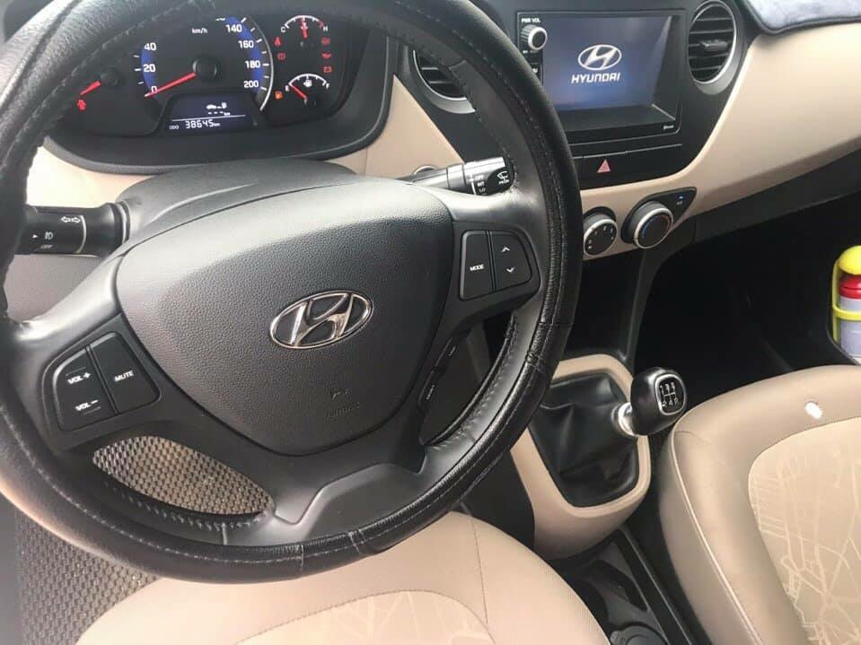 Bán Hyundai I10 số sàn 1,2 màu trắng 2018 xe gia đình đi kỹ.
