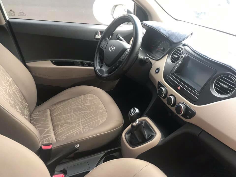 Bán Hyundai I10 số sàn 1,2 màu trắng 2018 xe gia đình đi kỹ.
