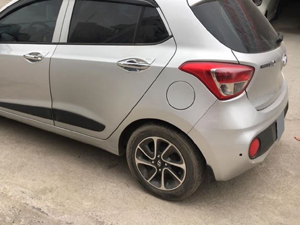 Bán Huyndai i10 hachback số sàn 1.2 sx 2018 màu bạc như mới