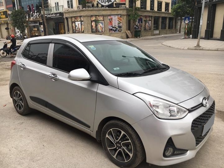 Bán Huyndai i10 hachback số sàn 1.2 sx 2018 màu bạc như mới
