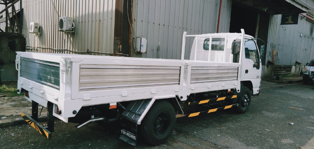 Xe tải isuzu 2t5 thùng lững qkr230 năm 2019