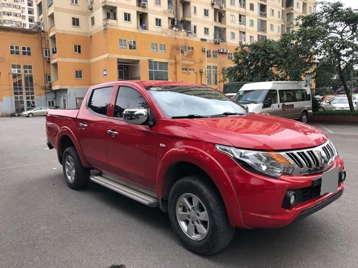 Bán Mitsubishi Triton màu đỏ 2018 tự động dầu tuyệt vời.