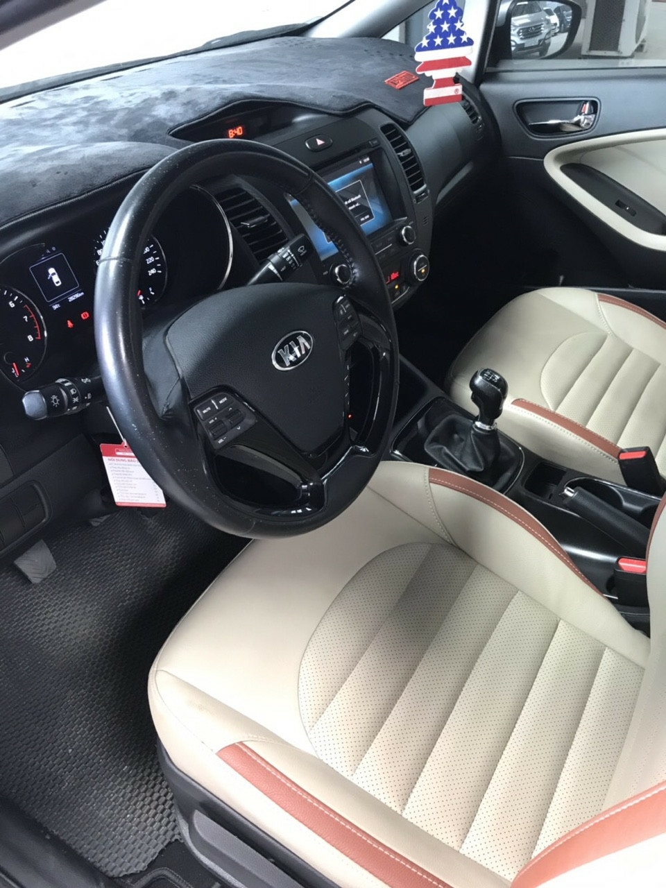 Kia Cerato 2018 Số sàn màu bạc bản đủ