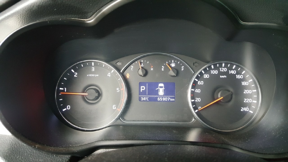 Kia Rondo DẦU 1.7AT 2016 MÀU TRẮNG BS SG XE ĐẸP