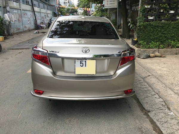 Cần bán xe Toyota Vios 2017 màu nâu vàng số tự động, odo 33 ngàn km