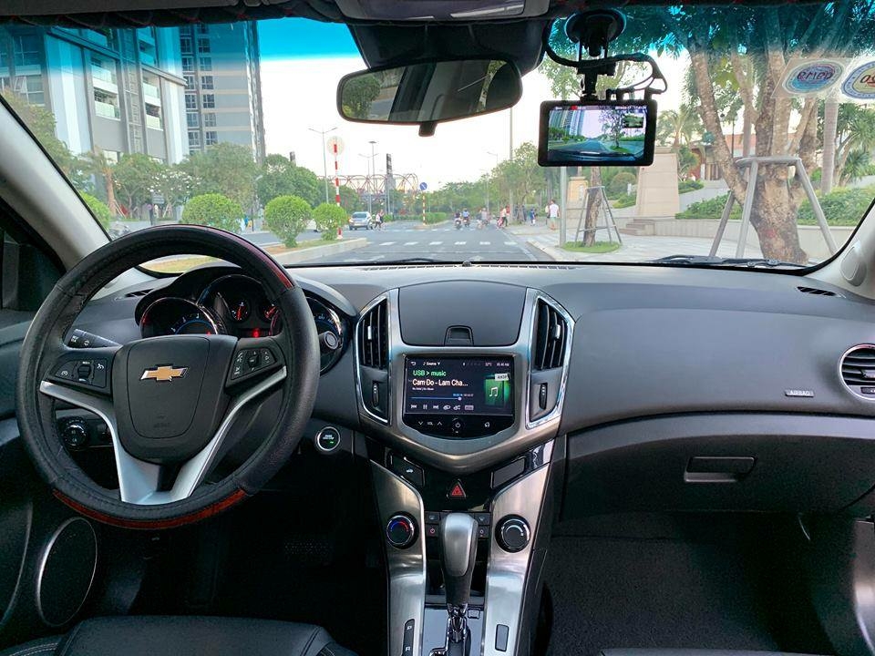 bán xe Chevrolet Cruze 2017 Ltz số tự động màu đỏ, đồng hồ 39.000 Km