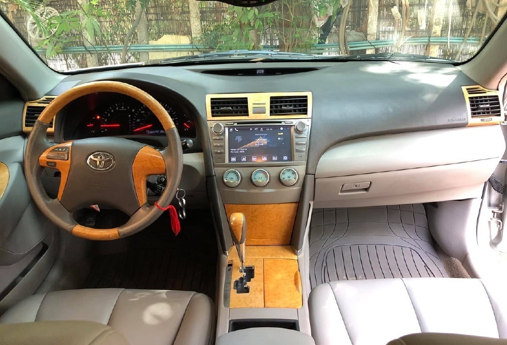 Cần bán xe Toyota Camry 2007 số tự động màu bạc nhập Mỹ
