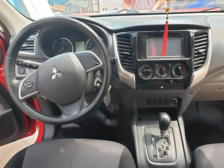 Bán Mitsubishi Triton màu đỏ 2018 tự động dầu tuyệt vời.