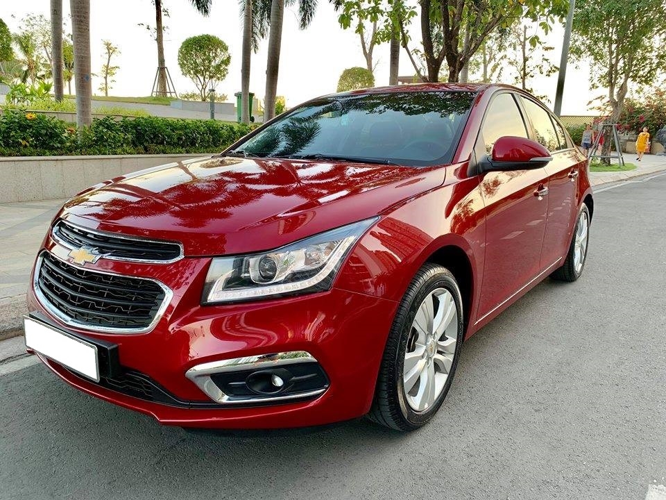 bán xe Chevrolet Cruze 2017 Ltz số tự động màu đỏ, đồng hồ 39.000 Km