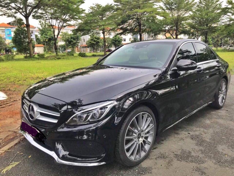 Gia đình cần bán C300 AMG , sản xuất 2018, bản full, màu đen cực ngầu