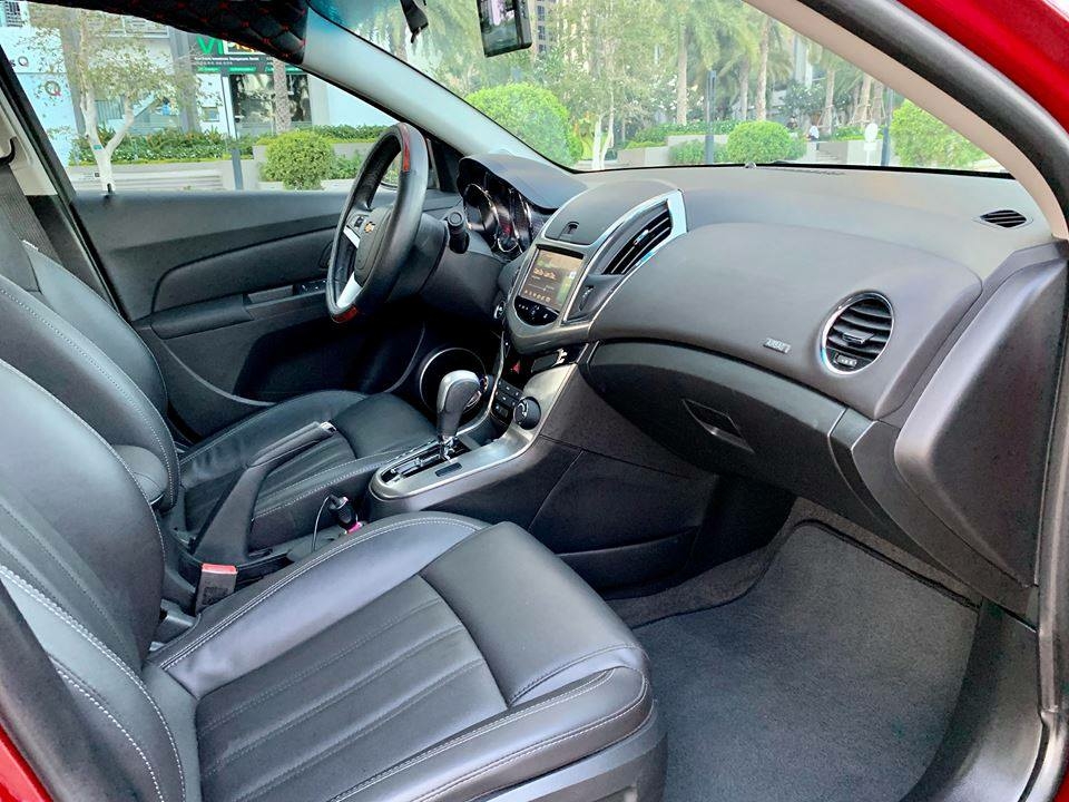 bán xe Chevrolet Cruze 2017 Ltz số tự động màu đỏ, đồng hồ 39.000 Km