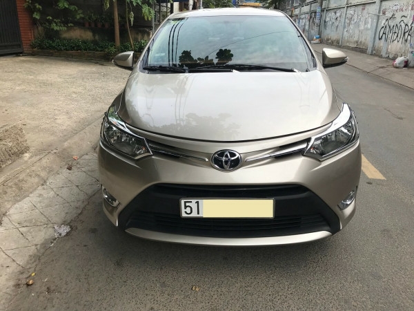 Cần bán xe Toyota Vios 2017 màu nâu vàng số tự động, odo 33 ngàn km