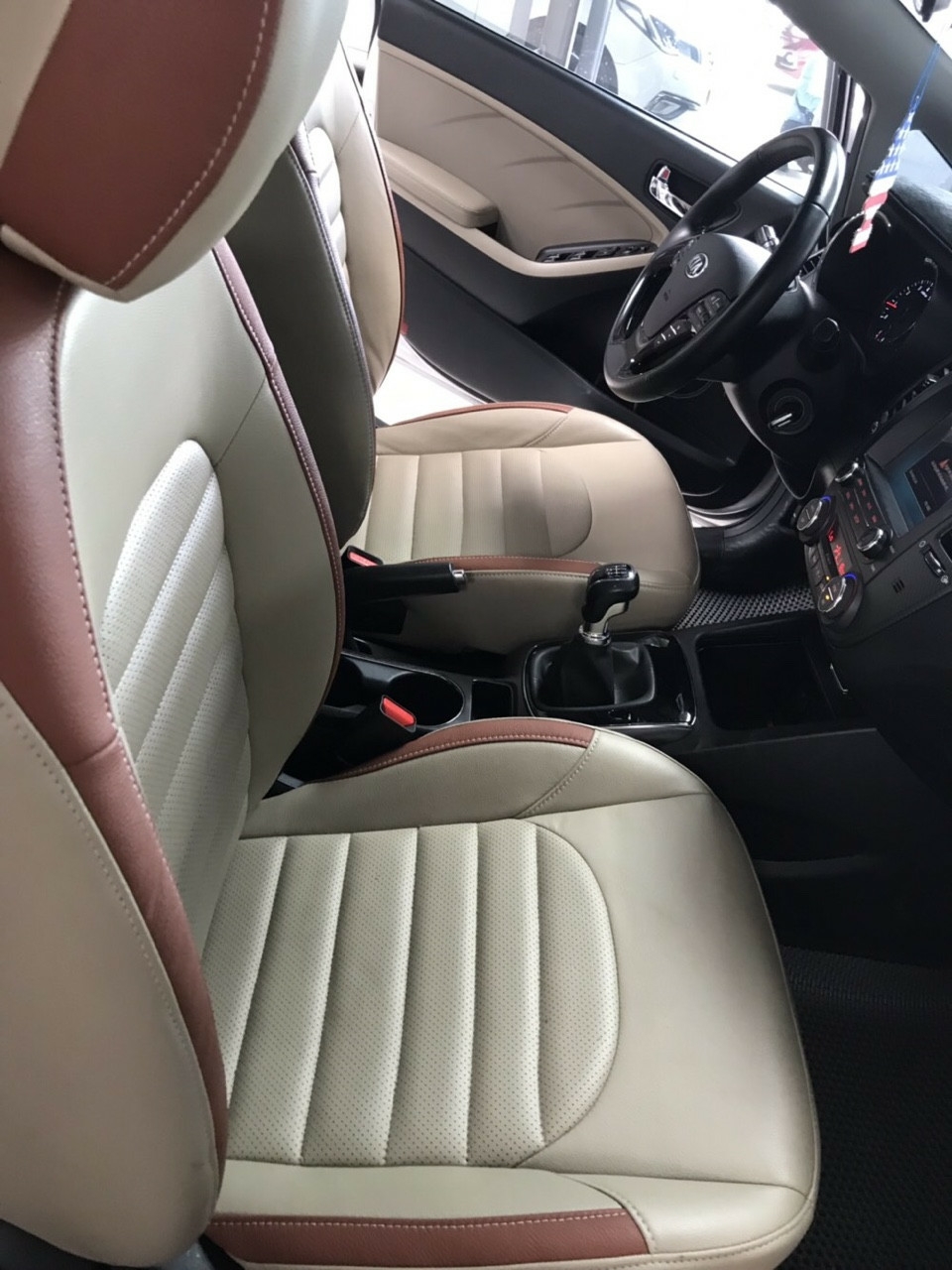 Kia Cerato 2018 Số sàn màu bạc bản đủ