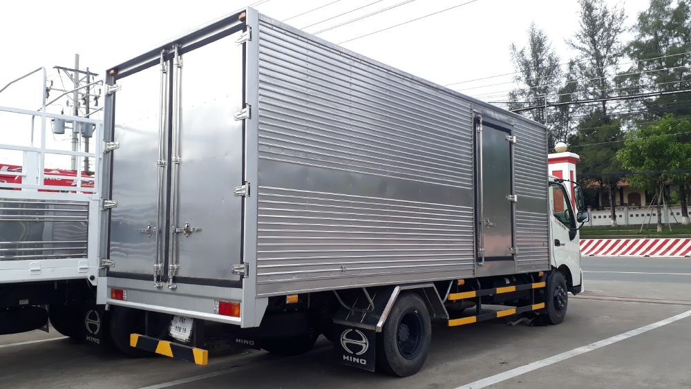 Giá Xe Tải Hino 1.9 Tấn Thùng Kín