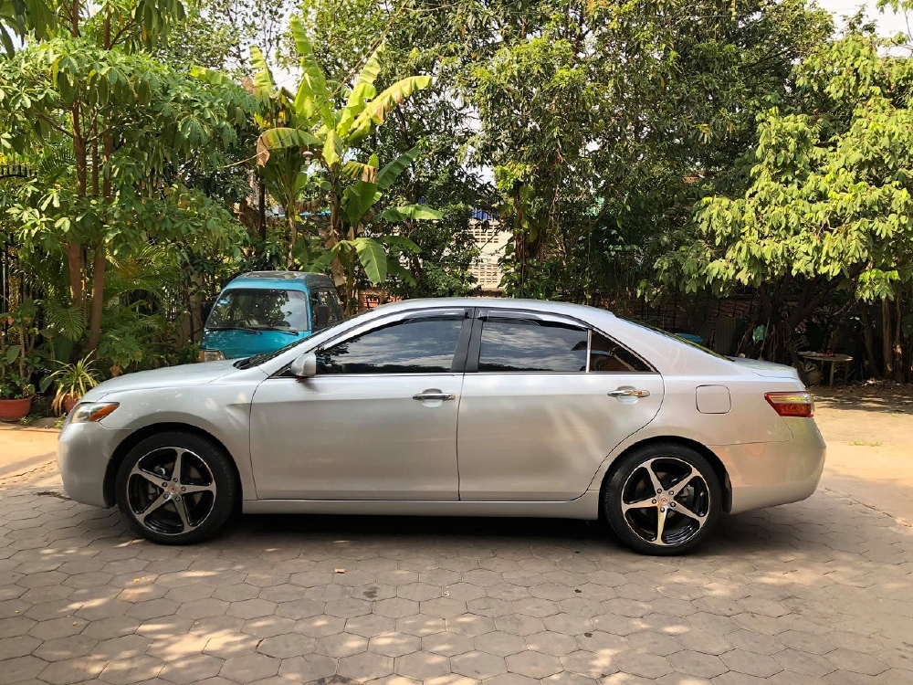 Cần bán xe Toyota Camry 2007 số tự động màu bạc nhập Mỹ