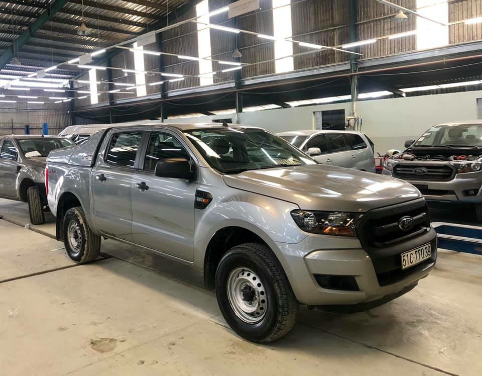 Ranger XL 2015, mẫu 2016, 4x4, màu bạc, nắp thùng thấp, giao dịch hãng